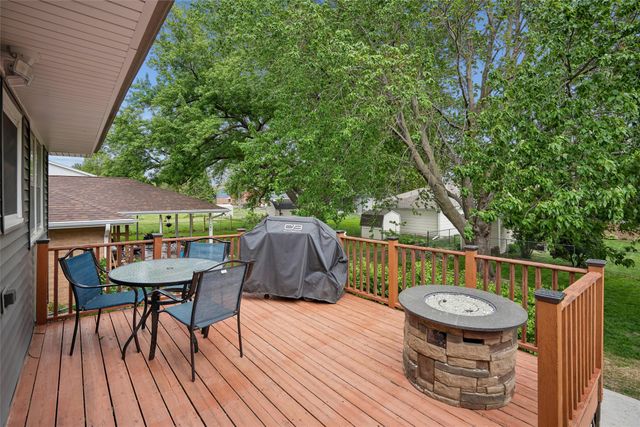608 E 17th Street N, Newton, IA 50208