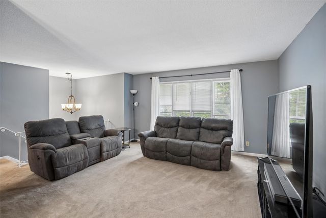 608 E 17th Street N, Newton, IA 50208