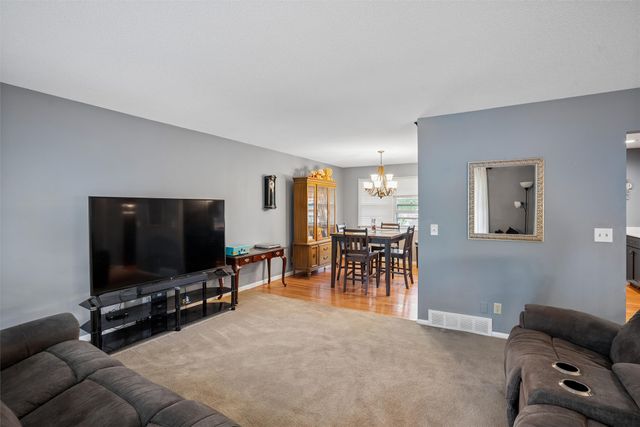 608 E 17th Street N, Newton, IA 50208
