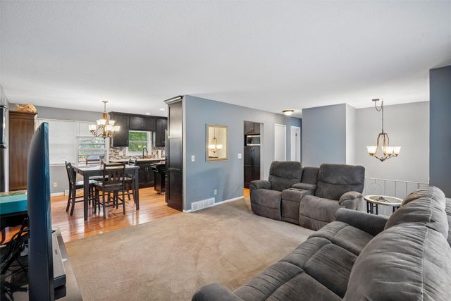 608 E 17th Street N, Newton, IA 50208