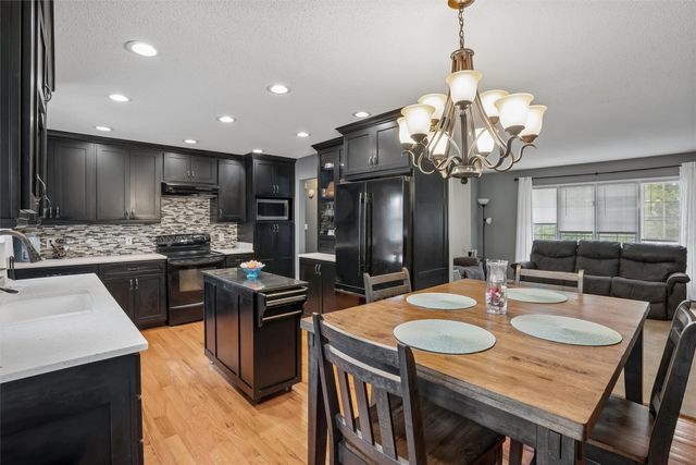 608 E 17th Street N, Newton, IA 50208