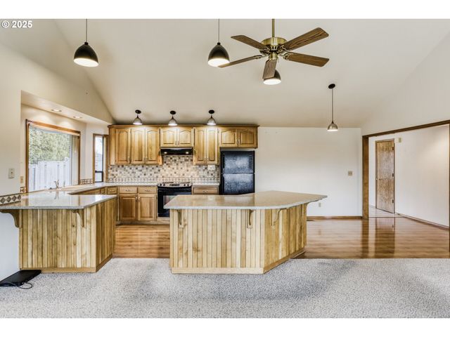 1621 Ne GREENSWORD Dr, Hillsboro, OR 97124