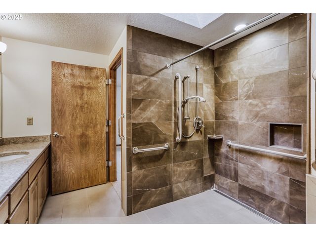 1621 Ne GREENSWORD Dr, Hillsboro, OR 97124