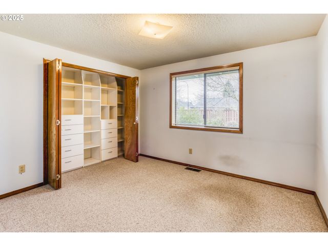 1621 Ne GREENSWORD Dr, Hillsboro, OR 97124