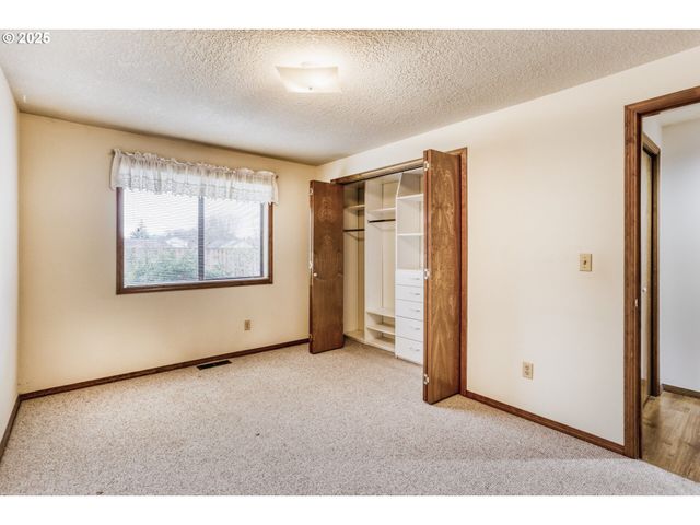 1621 Ne GREENSWORD Dr, Hillsboro, OR 97124