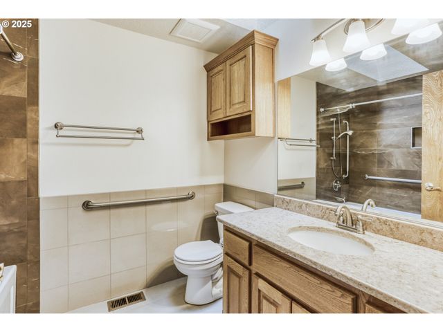 1621 Ne GREENSWORD Dr, Hillsboro, OR 97124