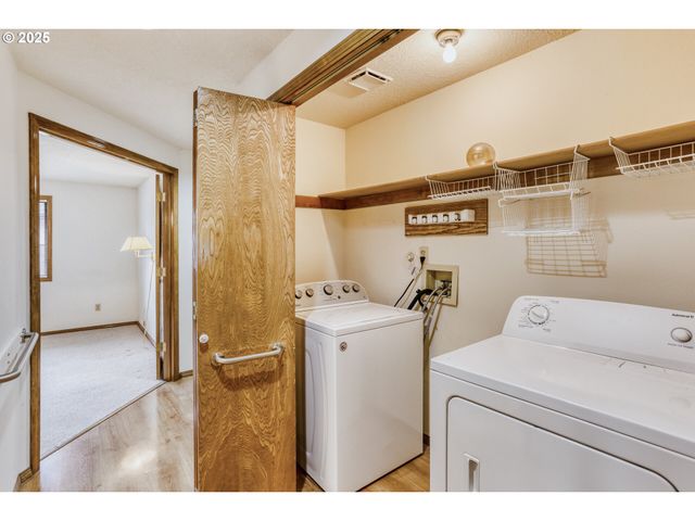 1621 Ne GREENSWORD Dr, Hillsboro, OR 97124