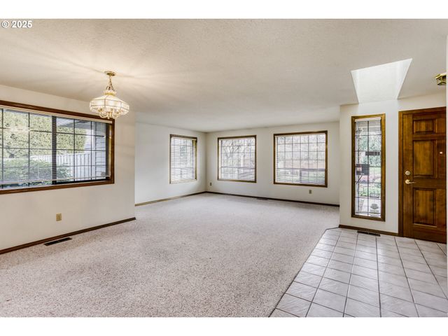 1621 Ne GREENSWORD Dr, Hillsboro, OR 97124