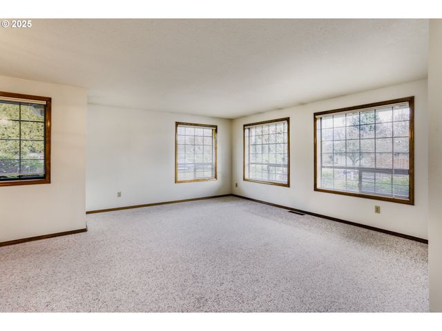 1621 Ne GREENSWORD Dr, Hillsboro, OR 97124