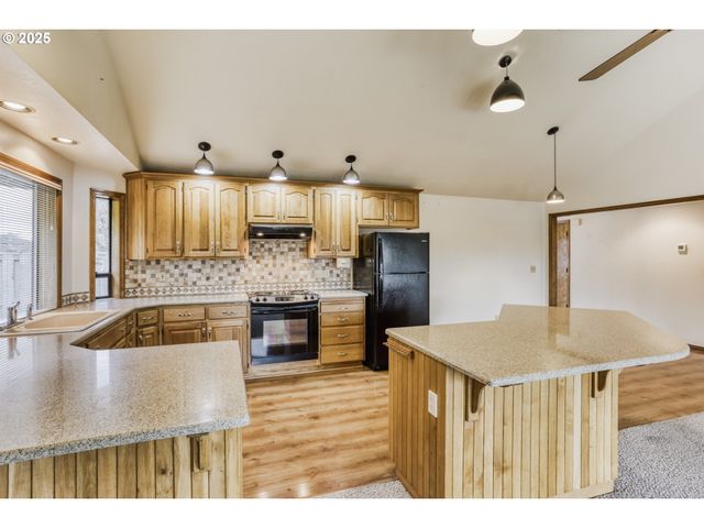 1621 Ne GREENSWORD Dr, Hillsboro, OR 97124