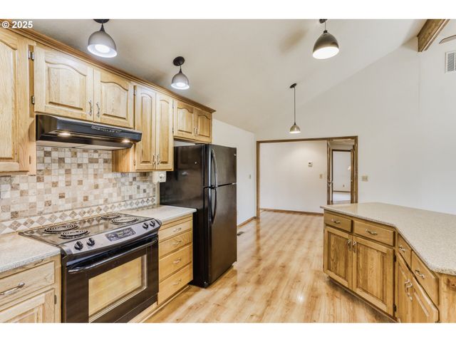 1621 Ne GREENSWORD Dr, Hillsboro, OR 97124