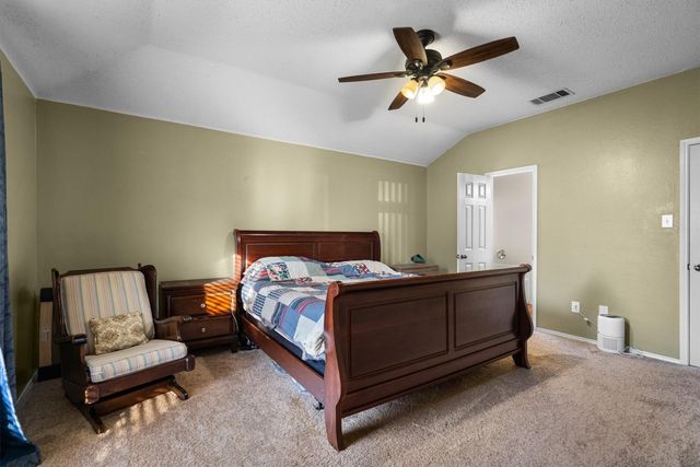 205 Saddlebrook Drive, Krum, TX 76249