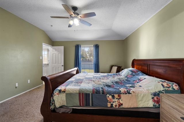 205 Saddlebrook Drive, Krum, TX 76249