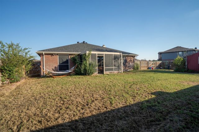 205 Saddlebrook Drive, Krum, TX 76249