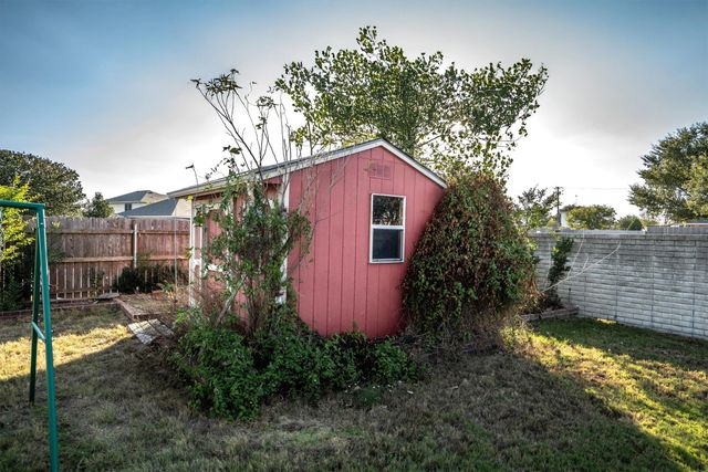 205 Saddlebrook Drive, Krum, TX 76249