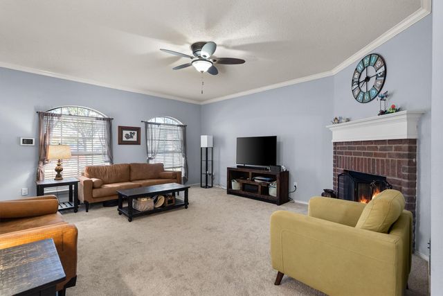 205 Saddlebrook Drive, Krum, TX 76249