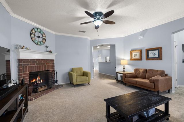 205 Saddlebrook Drive, Krum, TX 76249