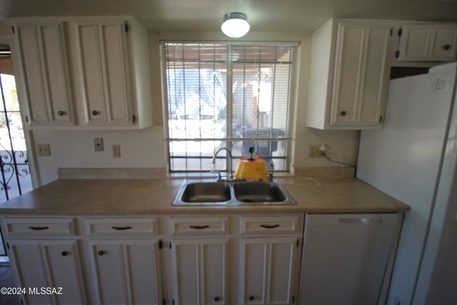 9746 E 32nd Street Street, Tucson, AZ 85748