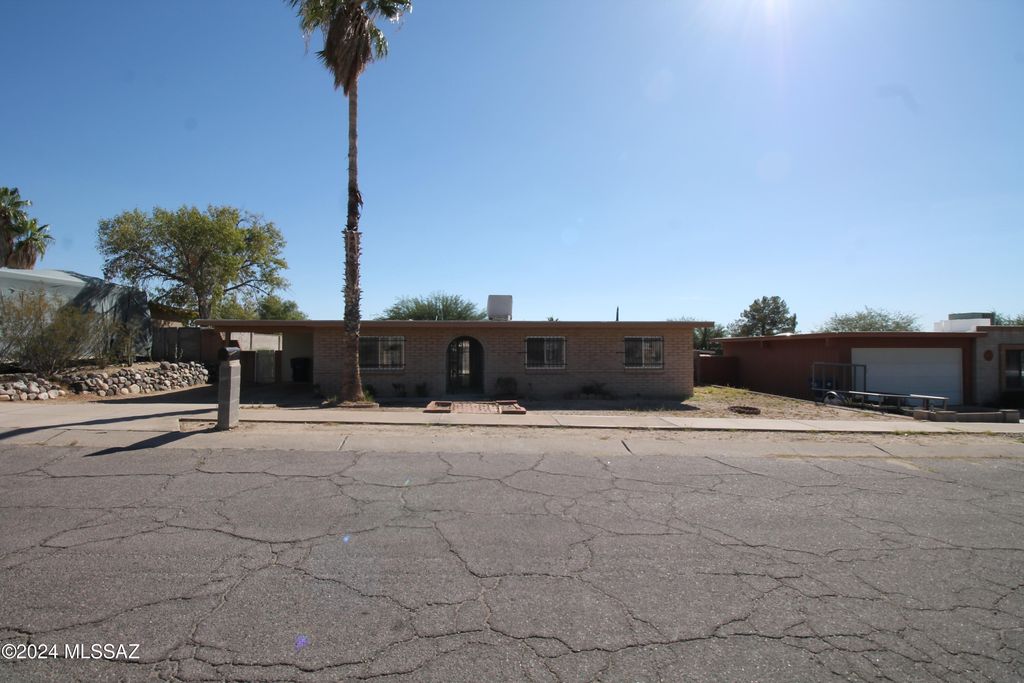 9746 E 32nd Street Street, Tucson, AZ 85748