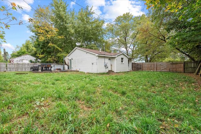 52303 Hollyhock Road, South Bend, IN 46637