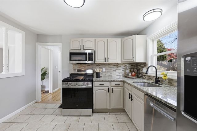 118 Surrey Road, Springfield, MA 01118