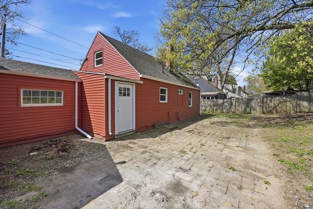 118 Surrey Road, Springfield, MA 01118