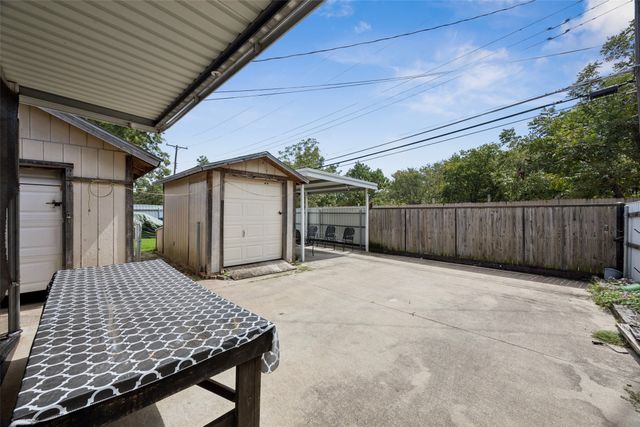 8332 Foxwood Lane, Dallas, TX 75217