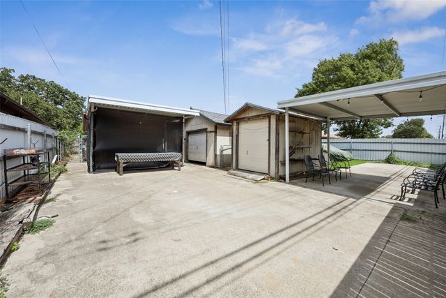 8332 Foxwood Lane, Dallas, TX 75217