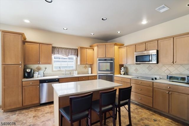 5 Upper Plateau Dr, Vernon Twp., NJ 07462