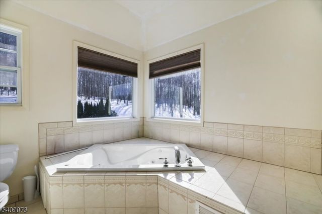 5 Upper Plateau Dr, Vernon Twp., NJ 07462