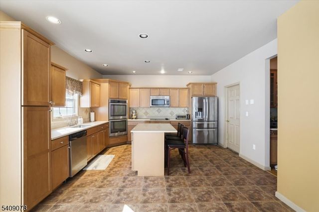 5 Upper Plateau Dr, Vernon Twp., NJ 07462