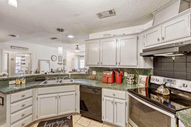 902 Teakwood Lane, Desoto, TX 75115