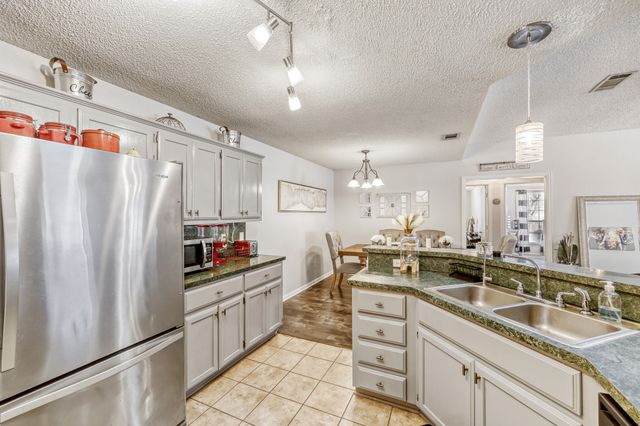 902 Teakwood Lane, Desoto, TX 75115