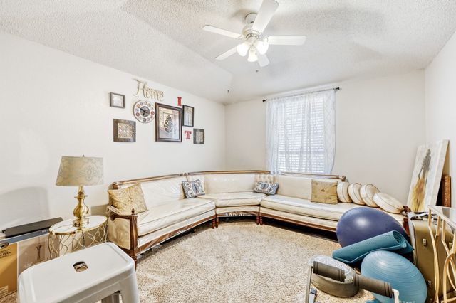 902 Teakwood Lane, Desoto, TX 75115