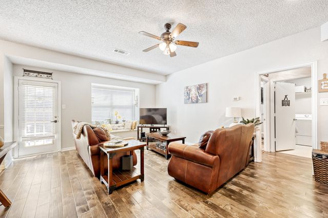 902 Teakwood Lane, Desoto, TX 75115