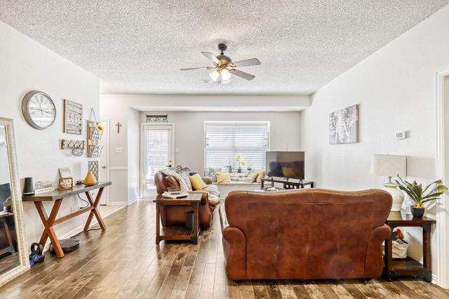 902 Teakwood Lane, Desoto, TX 75115