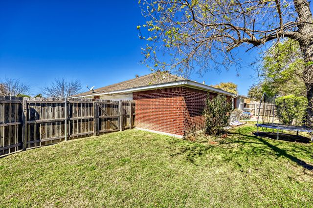 902 Teakwood Lane, Desoto, TX 75115