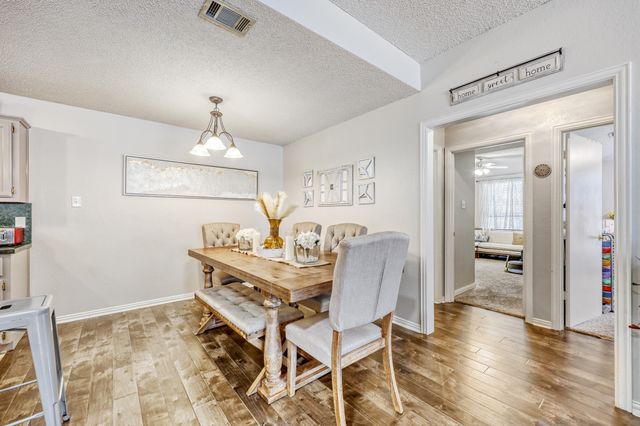 902 Teakwood Lane, Desoto, TX 75115