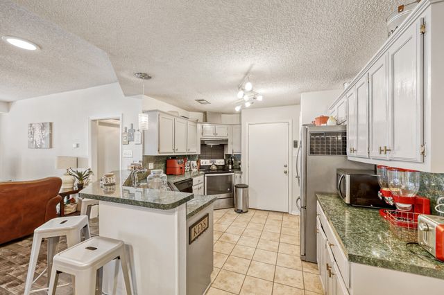 902 Teakwood Lane, Desoto, TX 75115