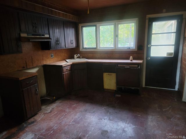 60 Mayer Drive, Suffern, NY 10901