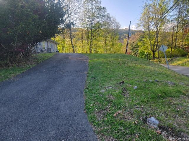 60 Mayer Drive, Suffern, NY 10901