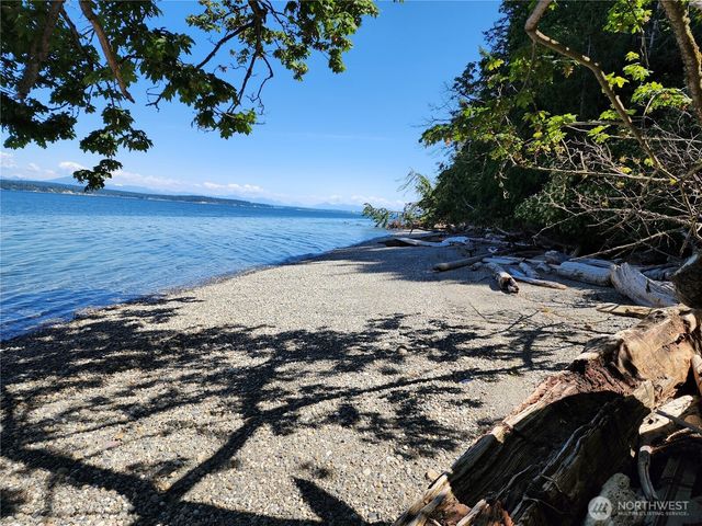 4076 Preserve Dr., Camano Island, WA 98282