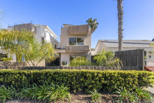 851-53 Sapphire, San Diego, CA 92109