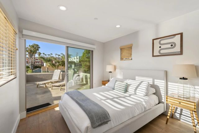 851-53 Sapphire, San Diego, CA 92109