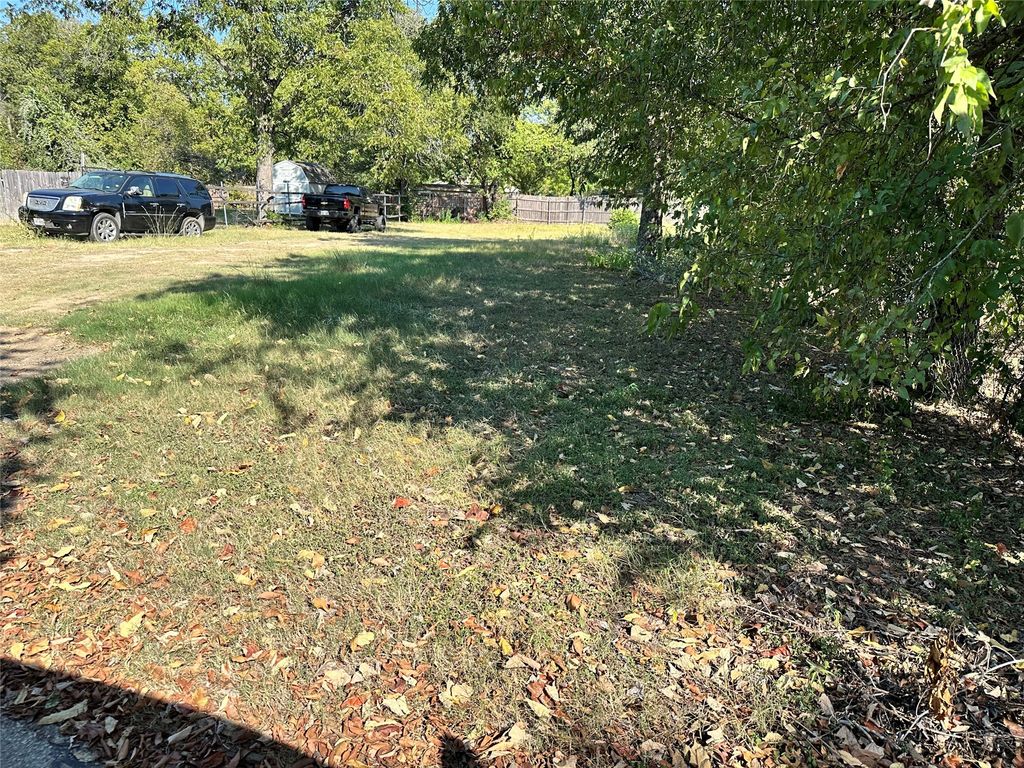 2912 Owens Street, Haltom City, TX 76117