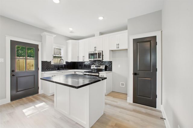 4719 Mallow Street B, Houston, TX 77033