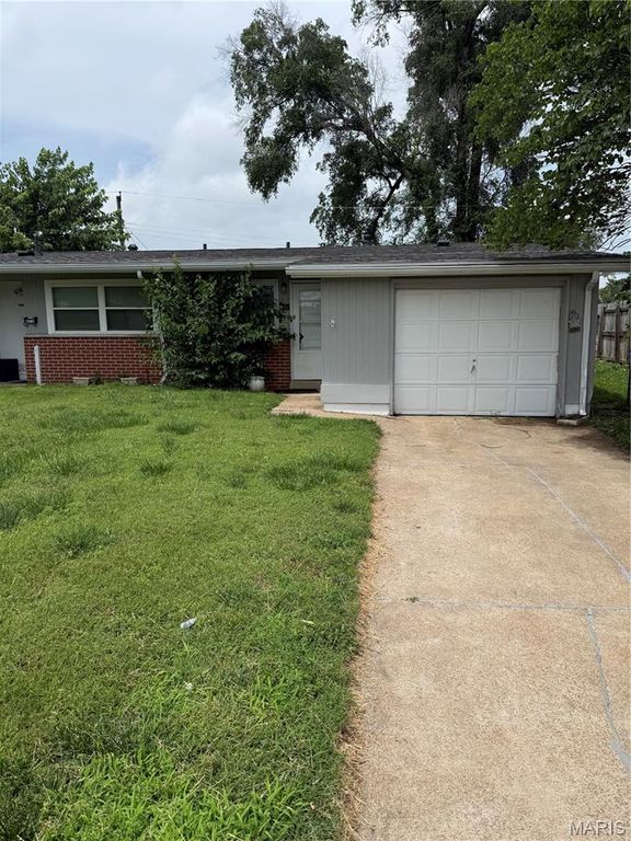 671 Southwell Lane, Florissant, MO 63031