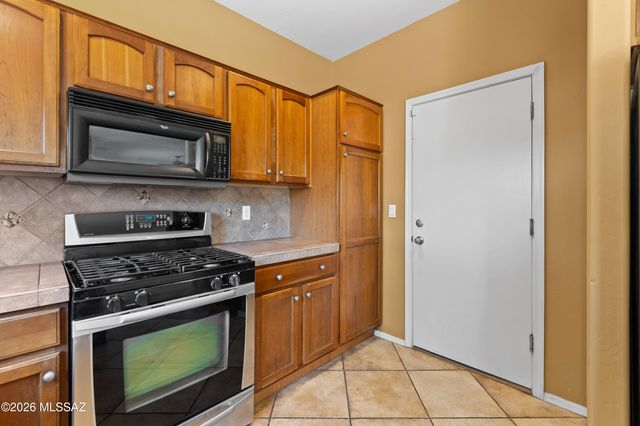 1605 W Homecoming Way, Tucson, AZ 85704
