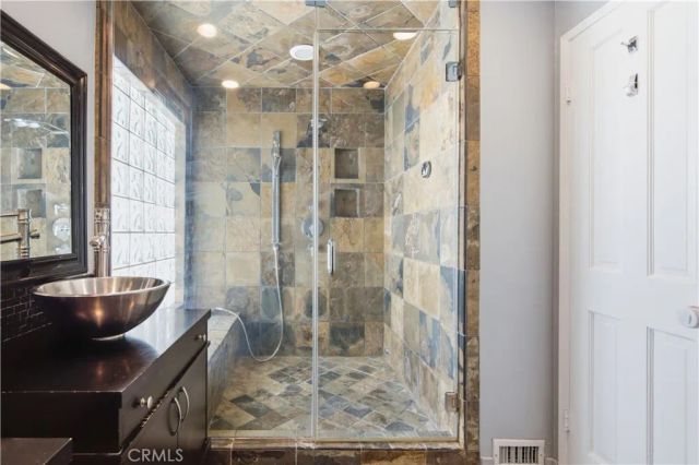 5244 Baza, Los Angeles, CA 91364