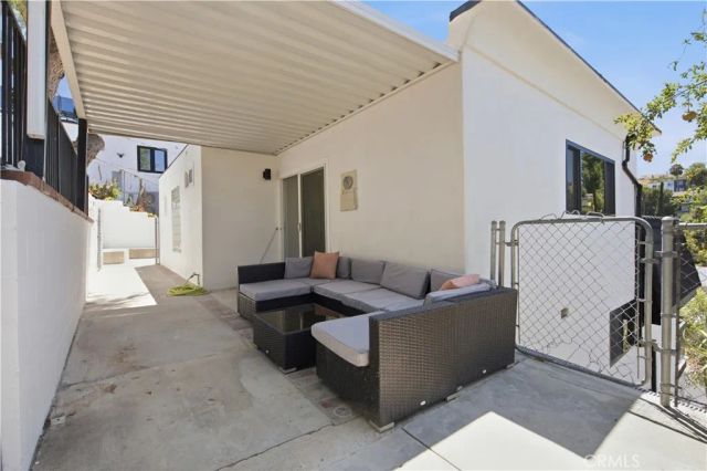 5244 Baza, Los Angeles, CA 91364